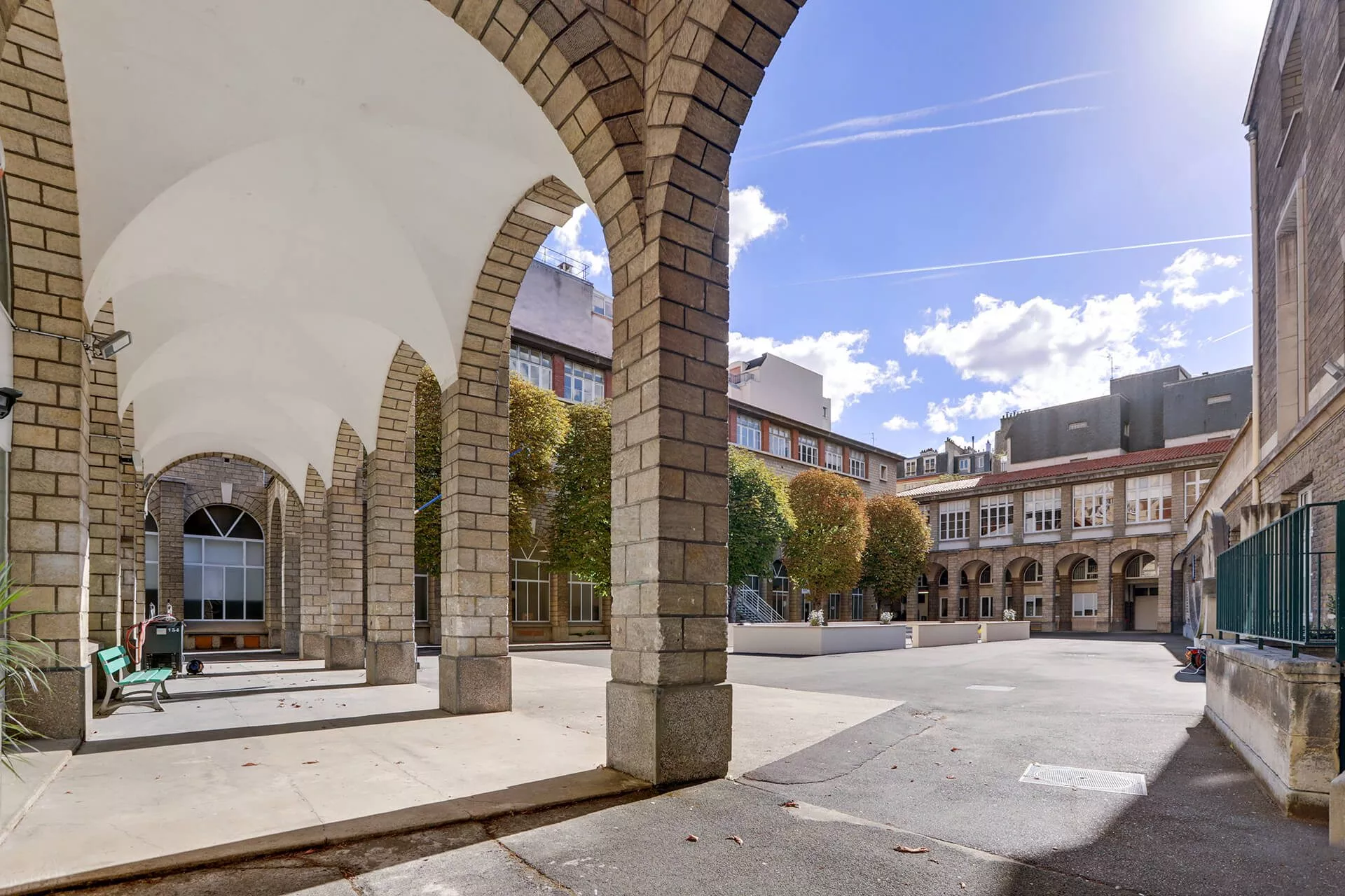 TBS Education mise sur Paris pour accélérer son développement
